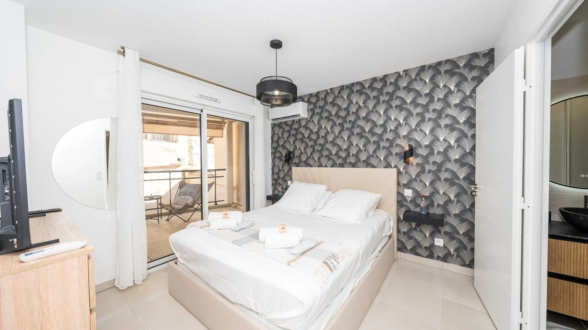 Modern Apartment With Terraces, Parking - Cannes 0*,  France